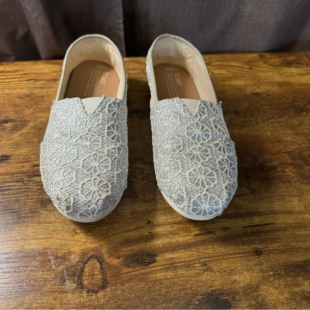 Toms Silver Crochet Glitter Womens Size 8.5